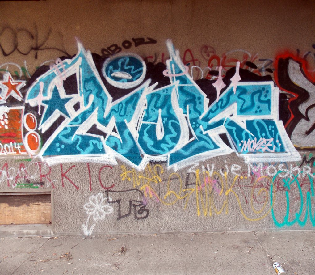 Graffiti Bombing - Photo by melskobadass - ilegal, invert, berlin (2014)