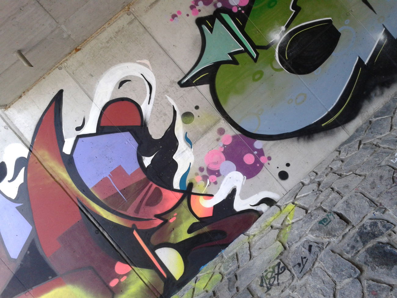 Graffiti Wall - Photo by menoalien187 - corona (2020)