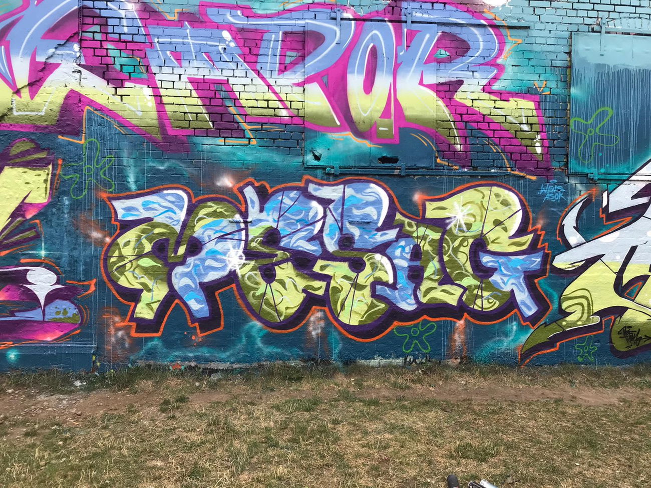 Graffiti Wall - Photo by mesag (2020)