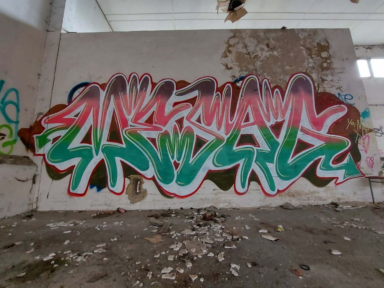 Graffiti Wall - Photo by mesag (2020)