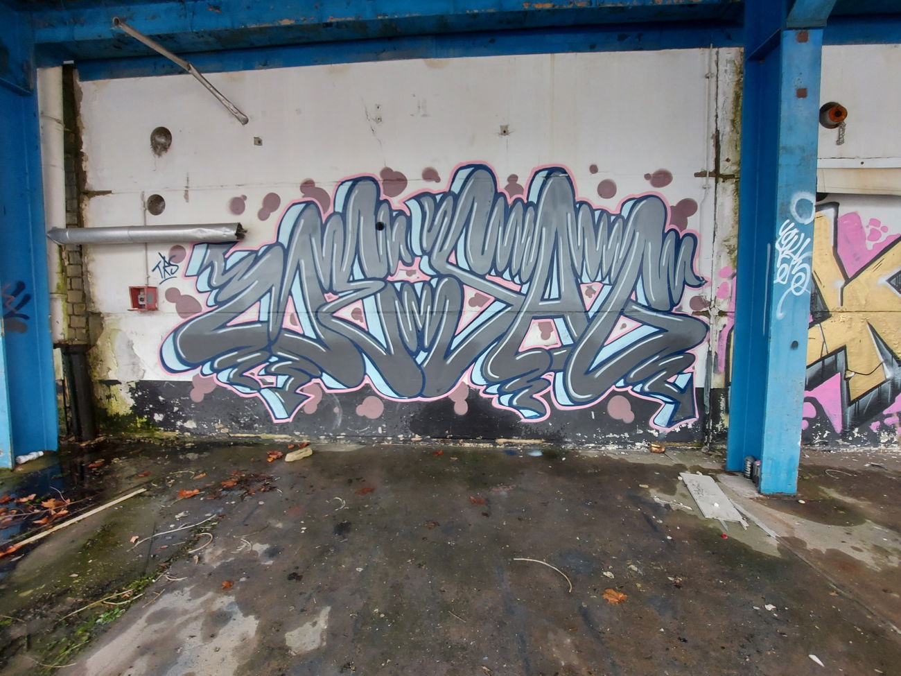 Graffiti Wall - Photo by mesag (2021)