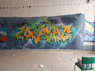 Graffiti Wall - Photo by mesag (2020)