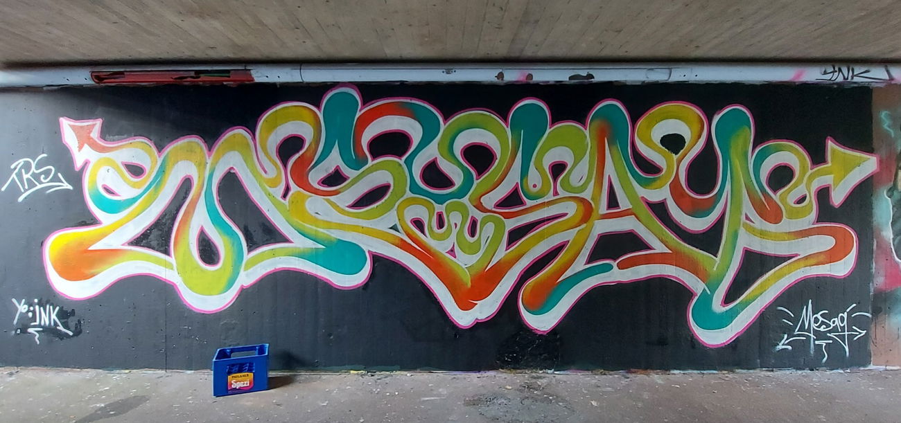 Graffiti Wall - Photo by mesag (2021)