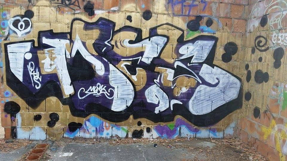 Graffiti Wall - Photo by messu (2015)