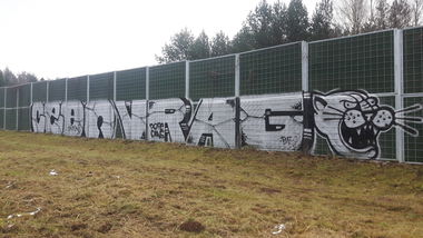 Graffiti Bombing - Photo by metanol