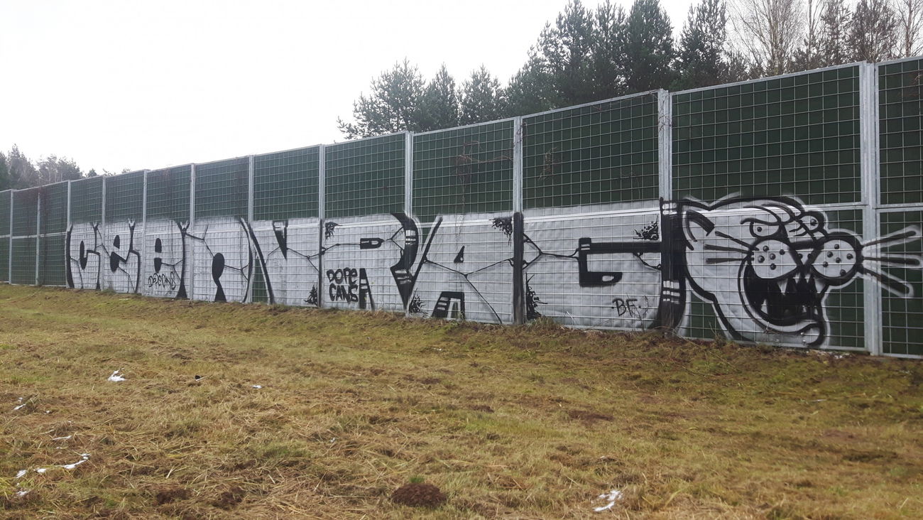 Graffiti Bombing - Photo by metanol