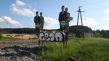 Graffiti Bombing - Photo by metanol