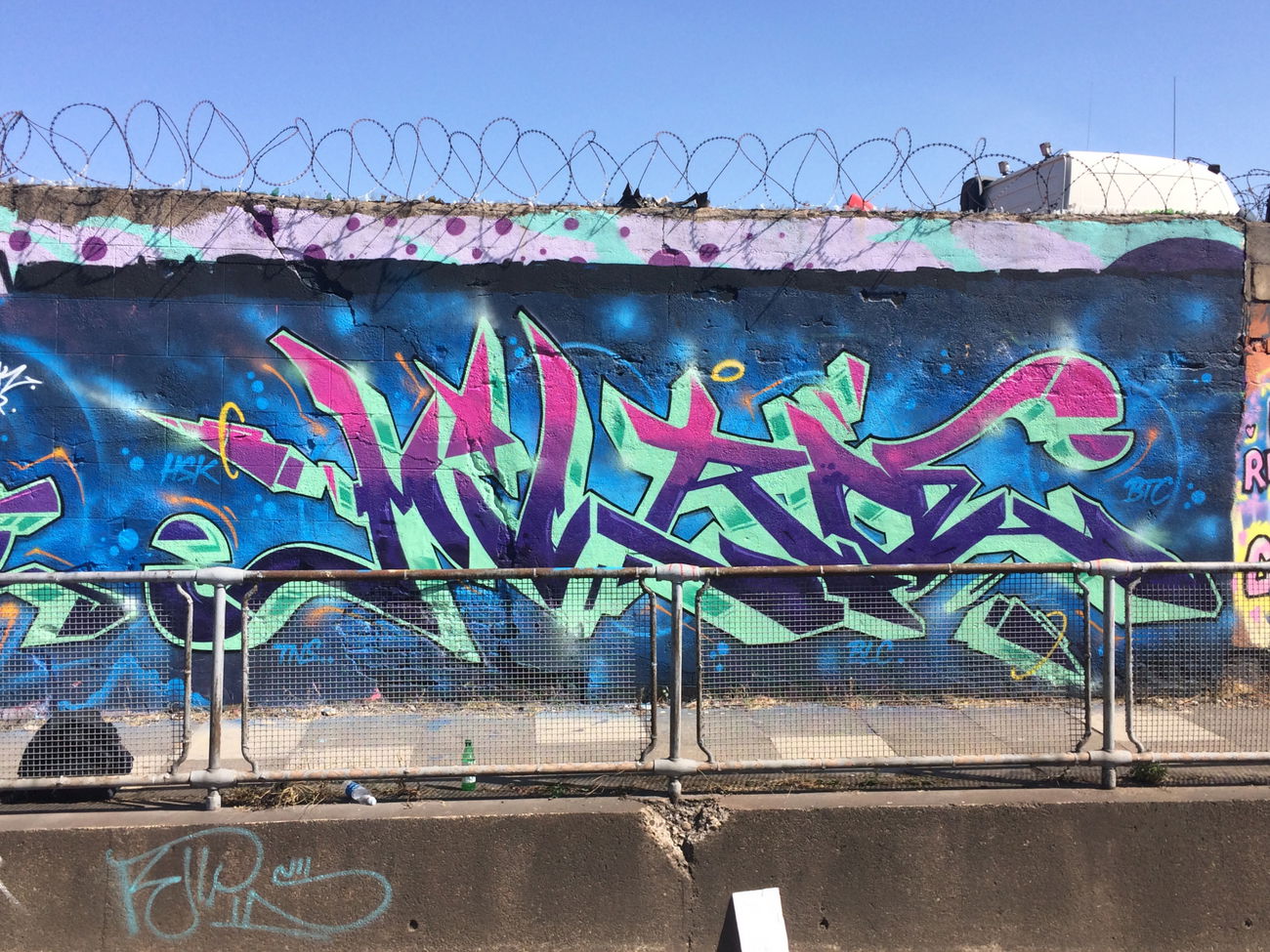 Graffiti Wall - Photo by micro79