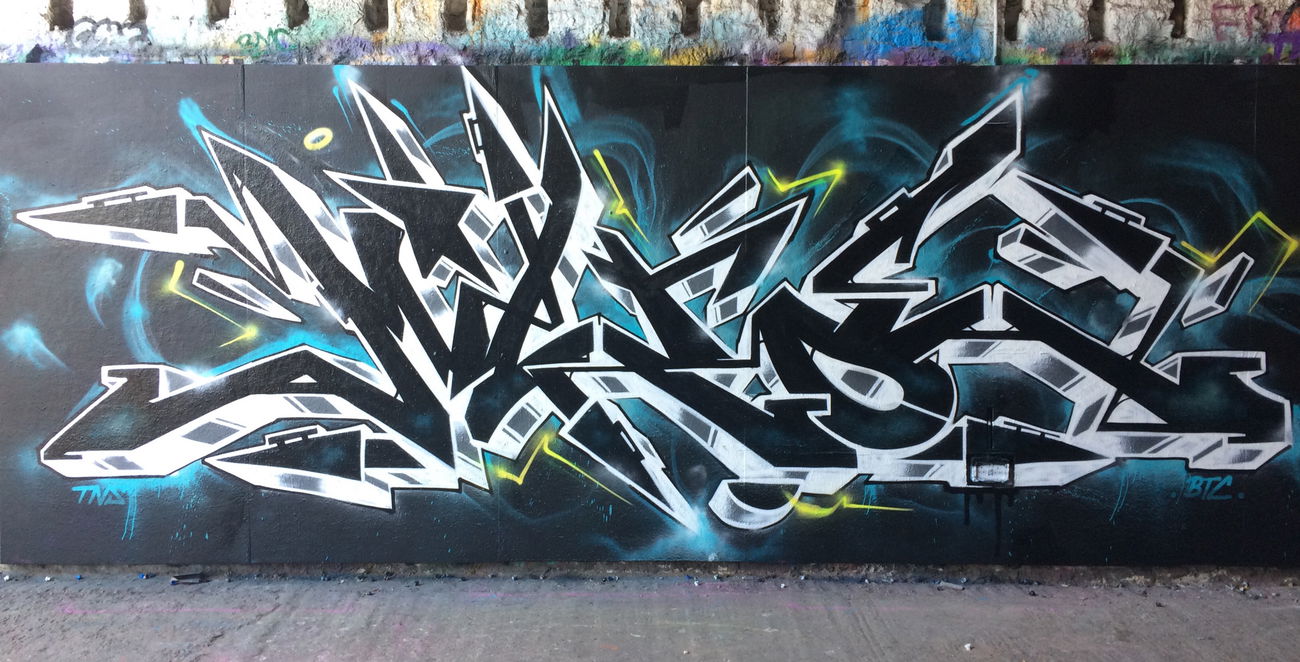 Graffiti Wall - Photo by micro79