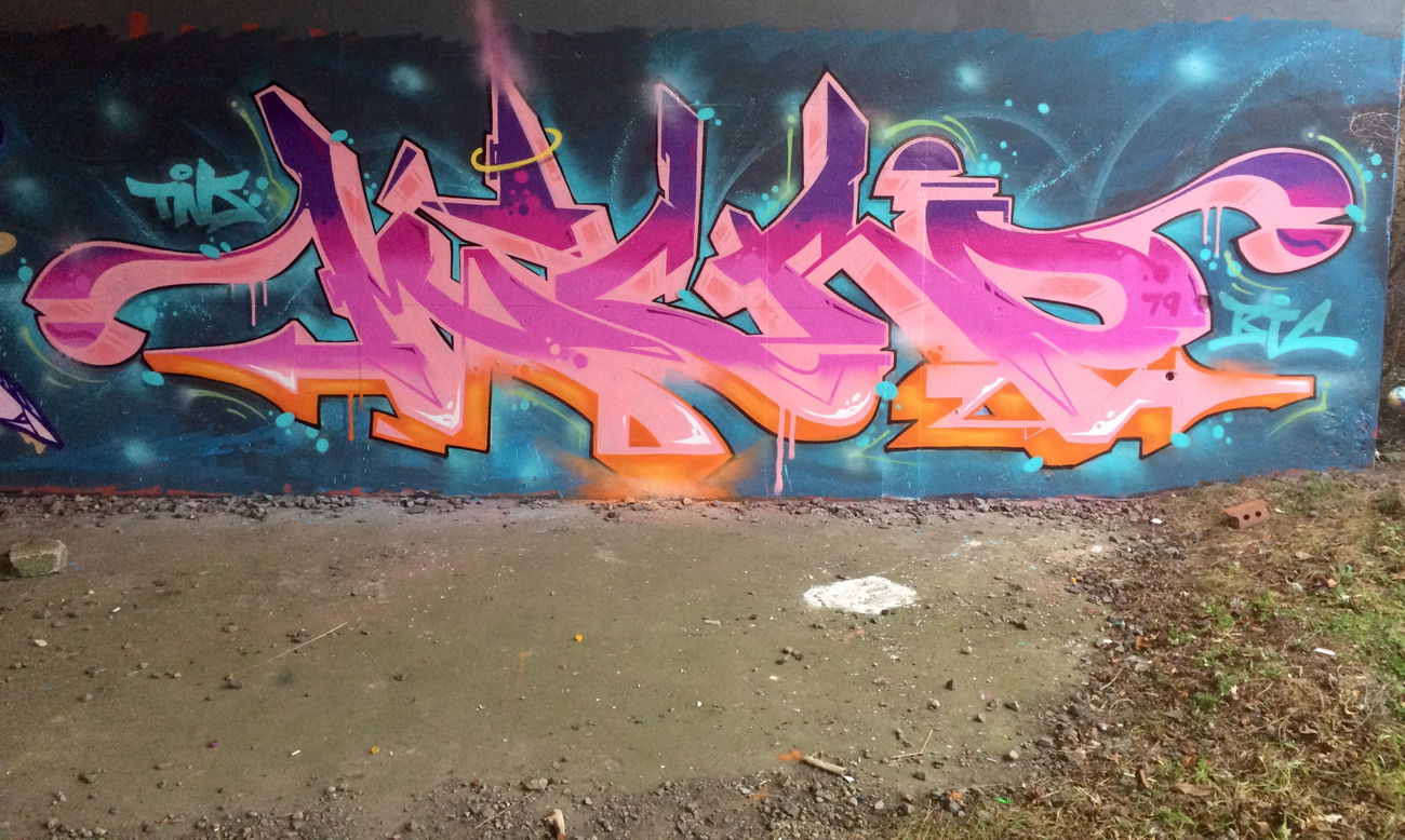 Graffiti Wall - Photo by micro79