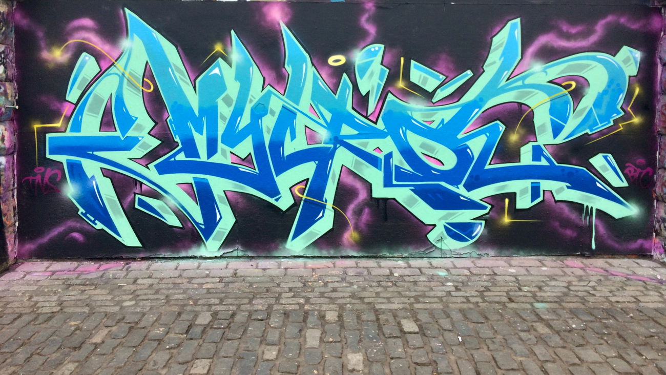 Graffiti Wall - Photo by micro79