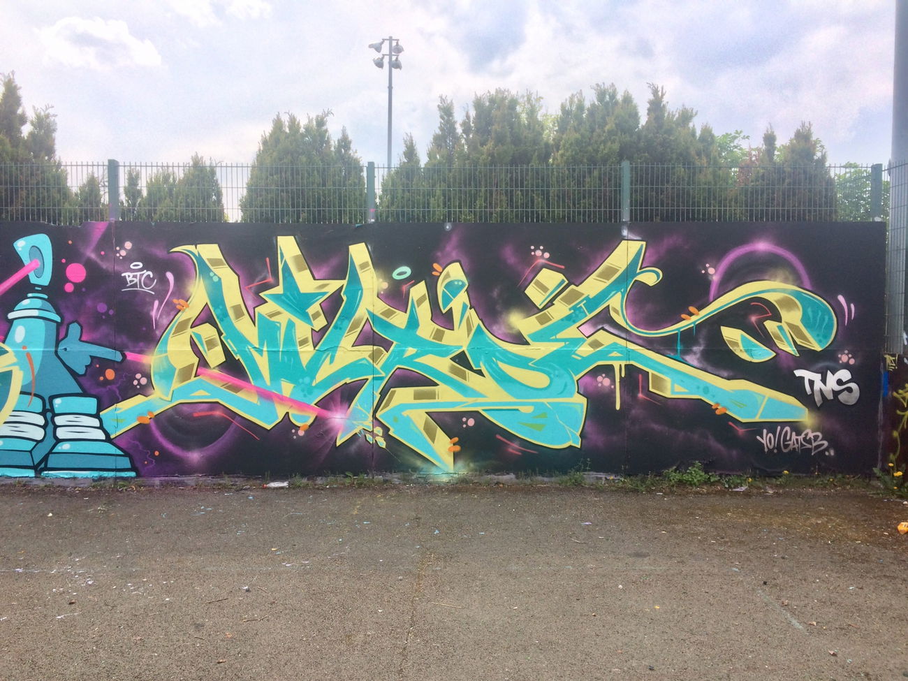 Graffiti Wall - Photo by micro79