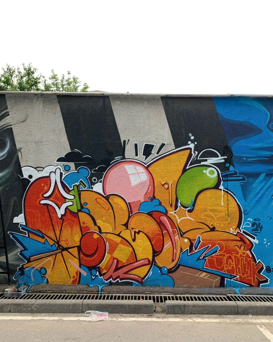 Graffiti Wall - Photo by mide - mide, ogmide, kyrgyzgraffiti