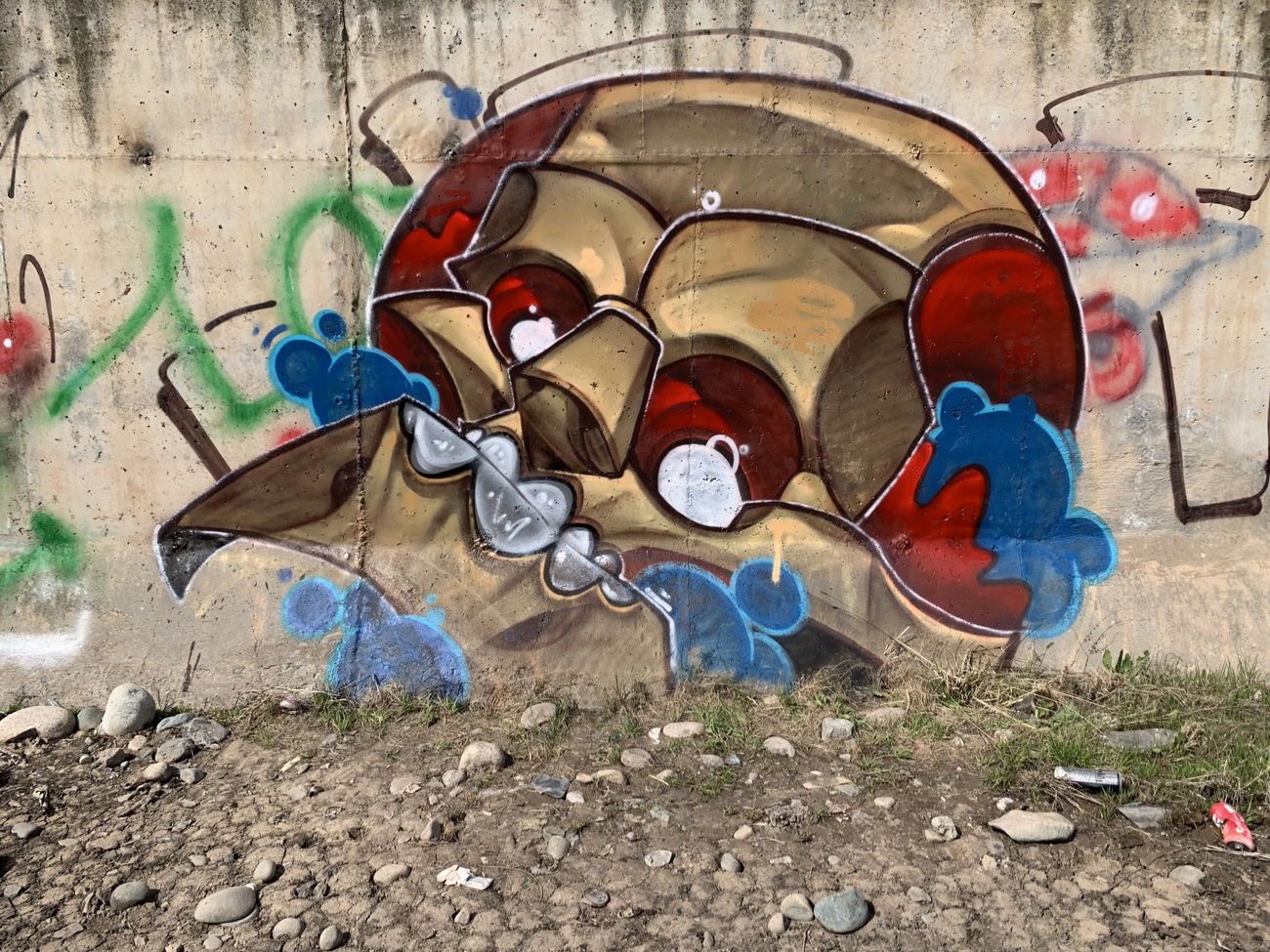 Graffiti Wall - Photo by mide