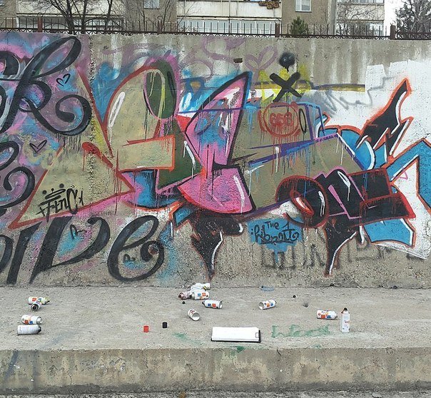 Graffiti Wall - Photo by mide