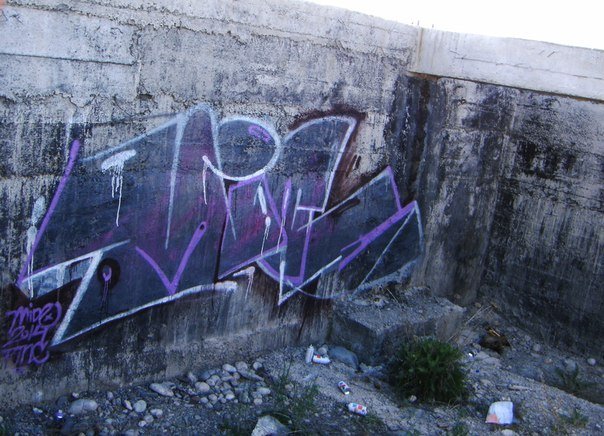 Graffiti Wall - Photo by mide
