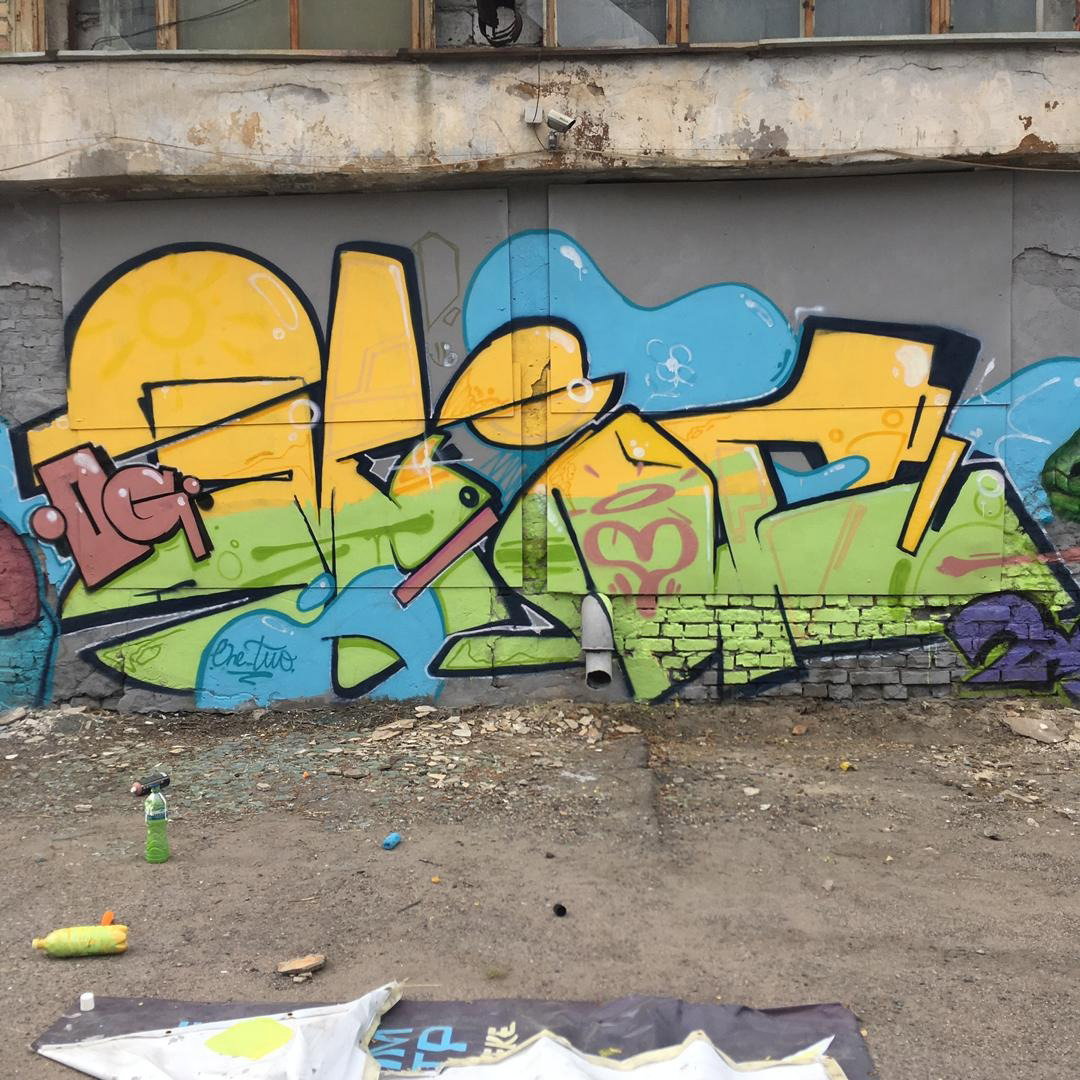 Graffiti Wall - Photo by mide