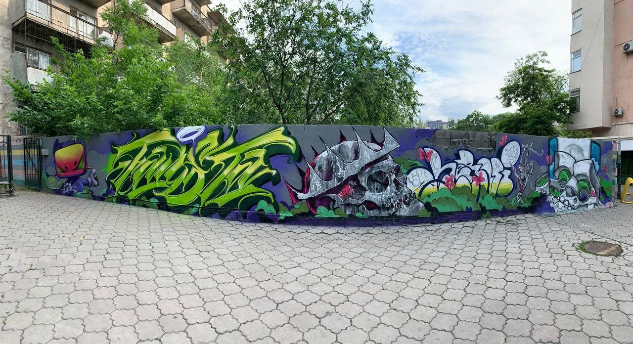 Graffiti Wall - Photo by mide