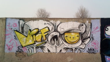 Graffiti Wall - Photo by mide (2018)