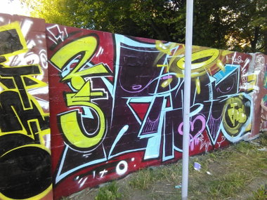 Graffiti Wall - Photo by mide