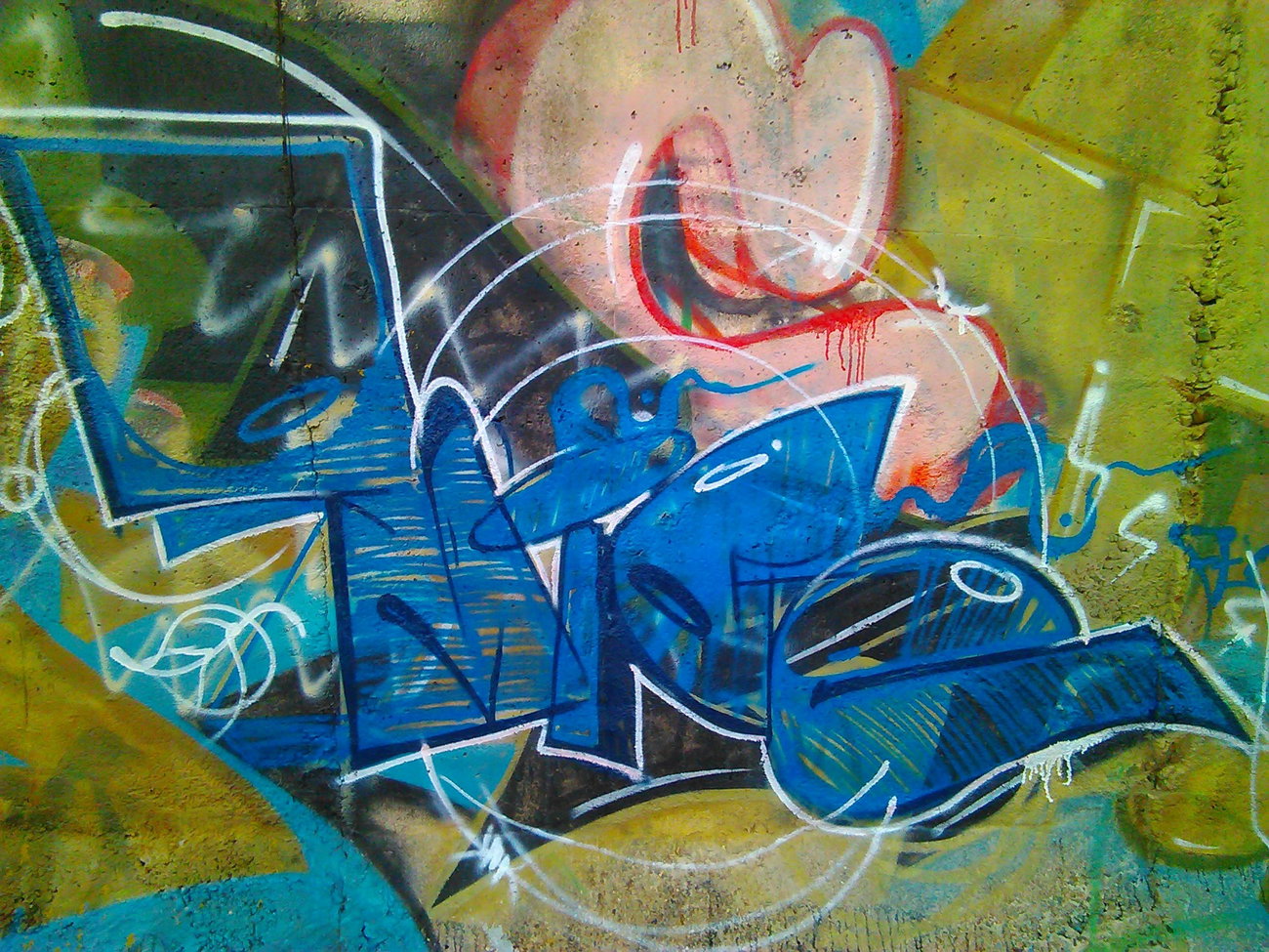 Graffiti Wall - Photo by mide (2015)