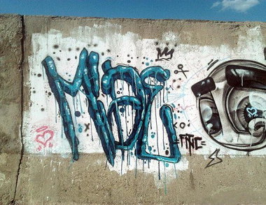 Graffiti Wall - Photo by mide
