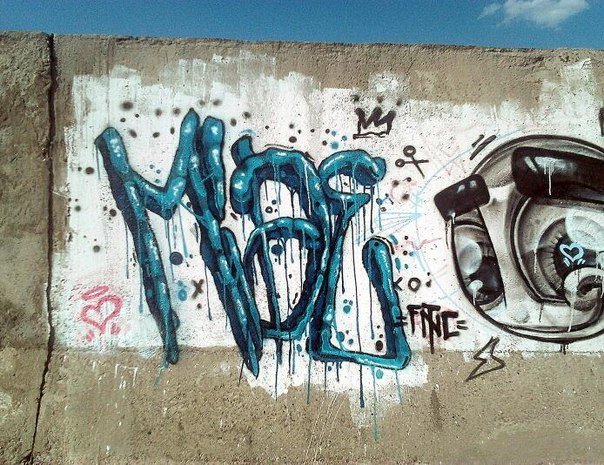 Graffiti Wall - Photo by mide