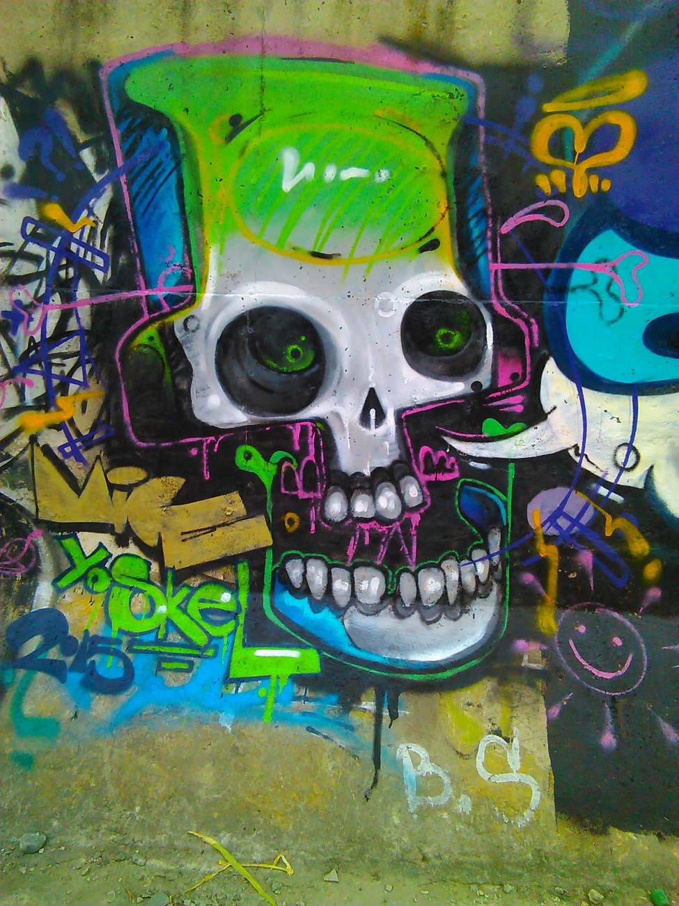 Graffiti Wall - Photo by mide (2015)