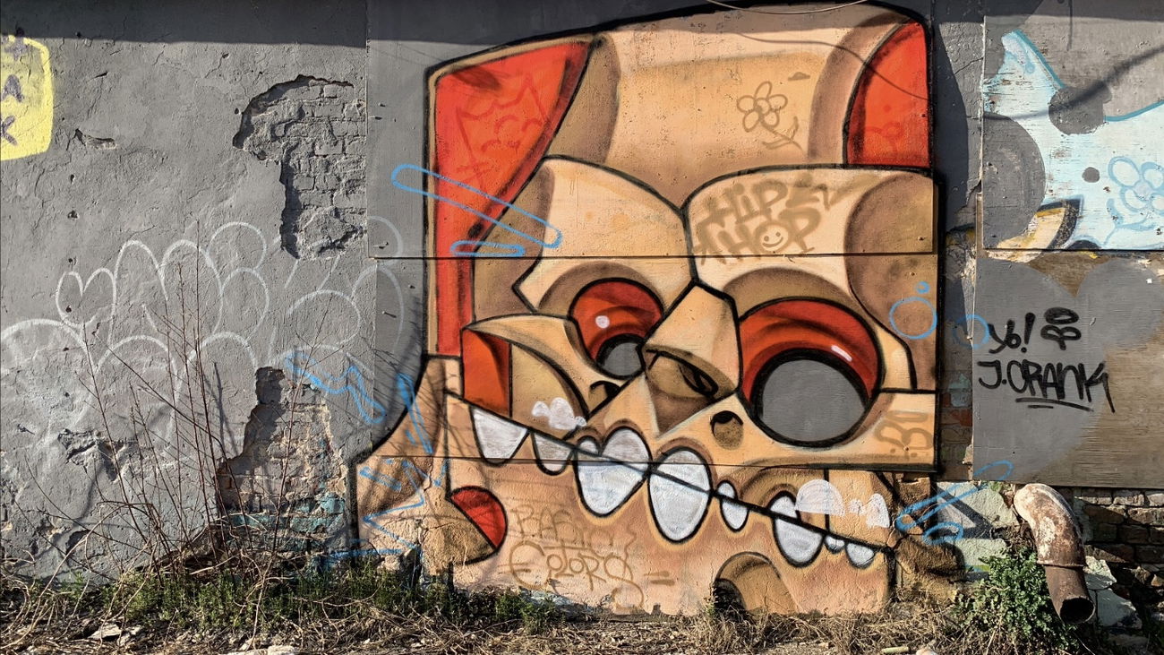 Graffiti Wall - Photo by mide