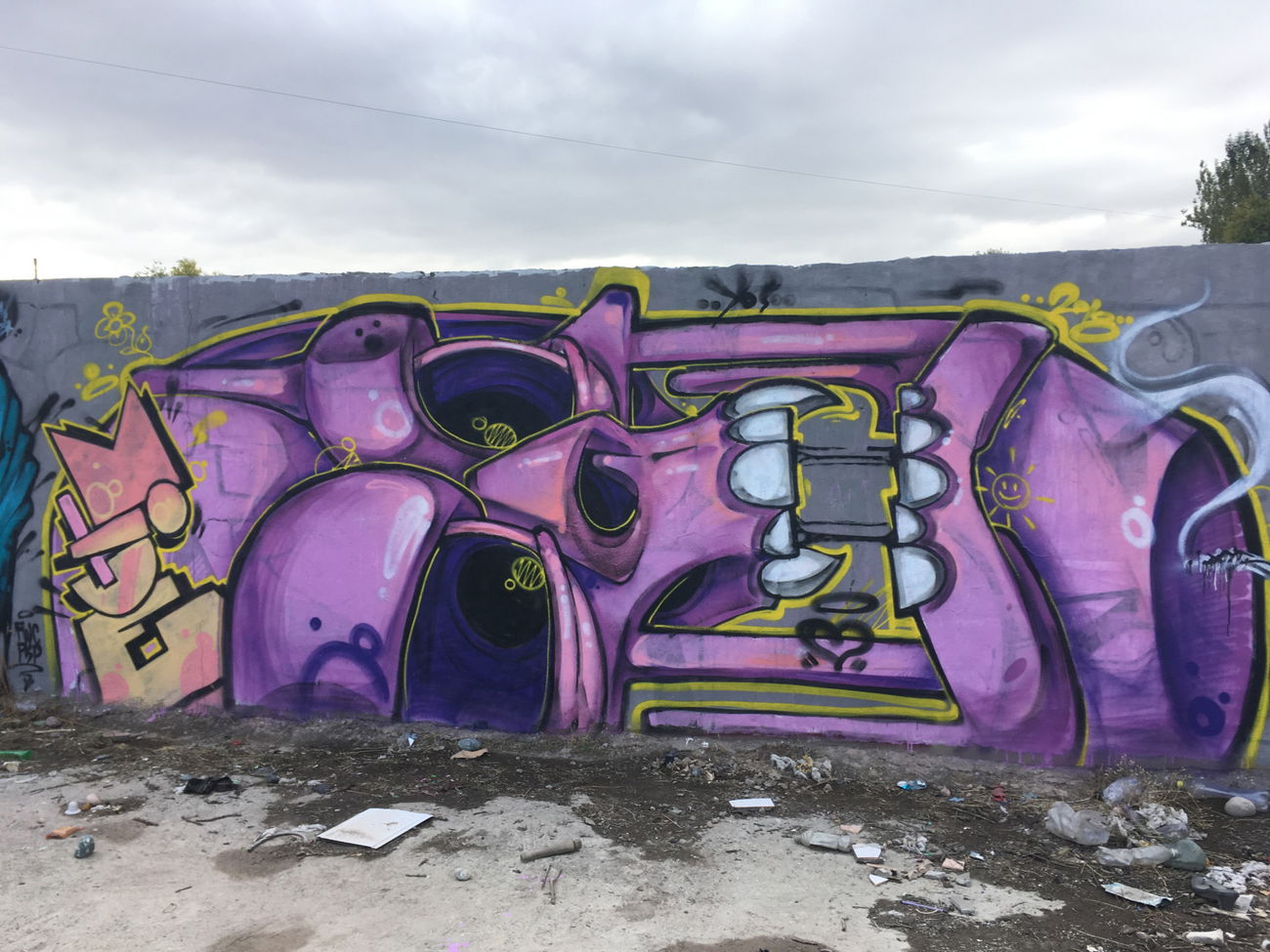 Graffiti Wall - Photo by mide