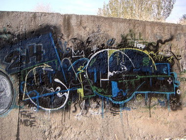 Graffiti Wall - Photo by mide