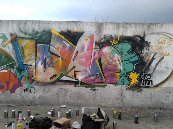 Graffiti Wall - Photo by mide