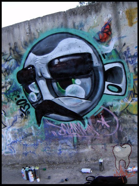 Graffiti Wall - Photo by mide
