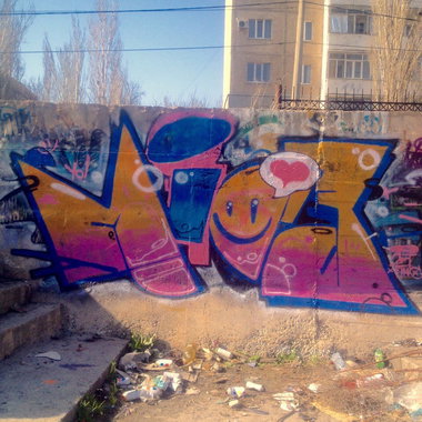 Graffiti Wall - Photo by mide