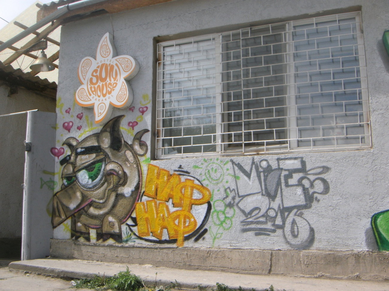 Graffiti Wall - Photo by mide (2016)