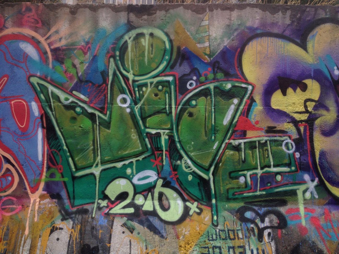 Graffiti Wall - Photo by mide