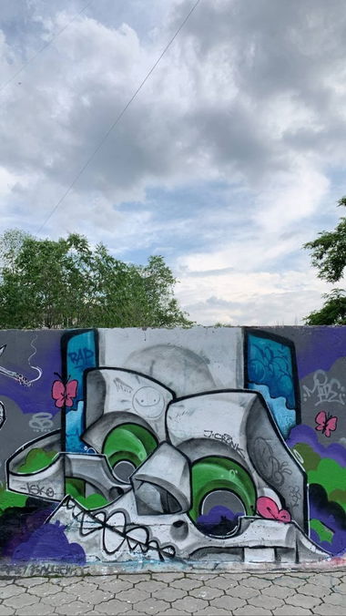 Graffiti Wall - Photo by mide