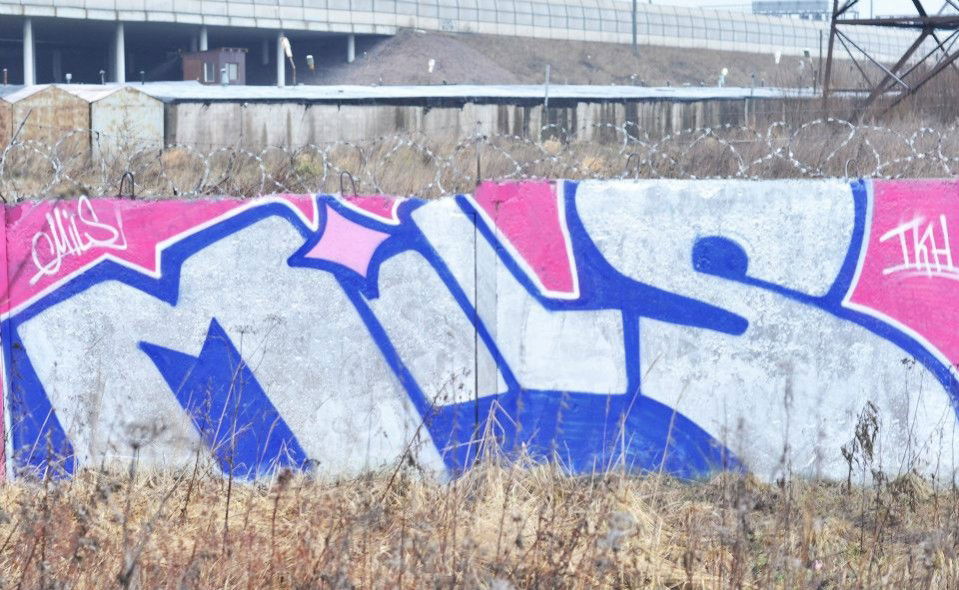 Graffiti Wall in Saint-Petersbur - Photo by mils - mils