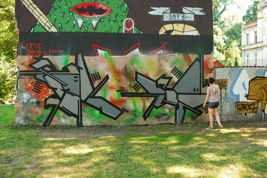 Graffiti Wall - Photo by mini