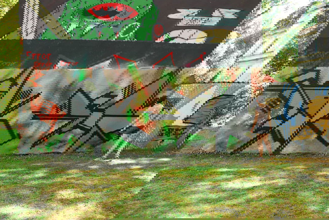 Graffiti Wall - Photo by mini