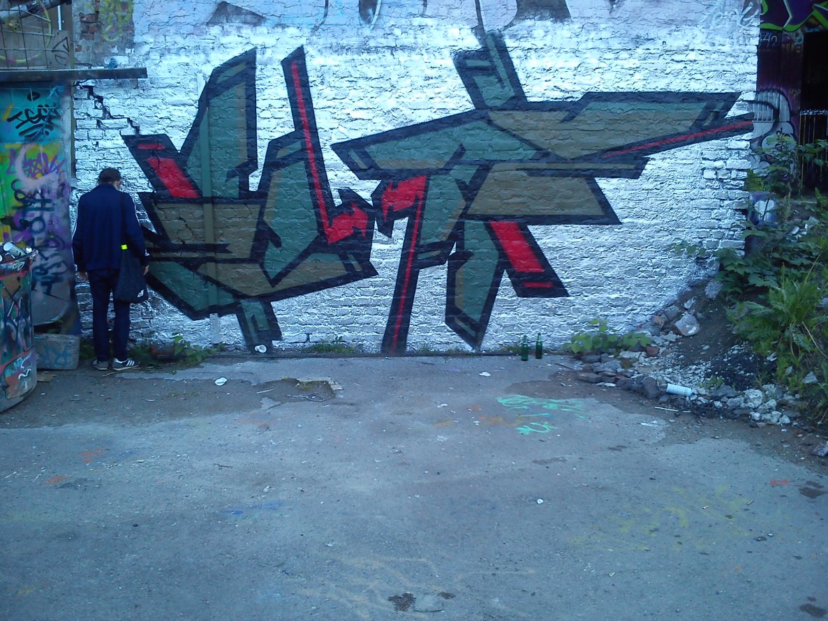 Graffiti Wall - Photo by mini