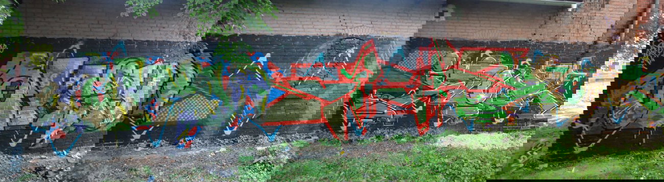 Graffiti Wall - Photo by mini