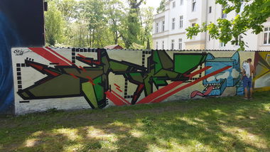 Graffiti Wall - Photo by mini