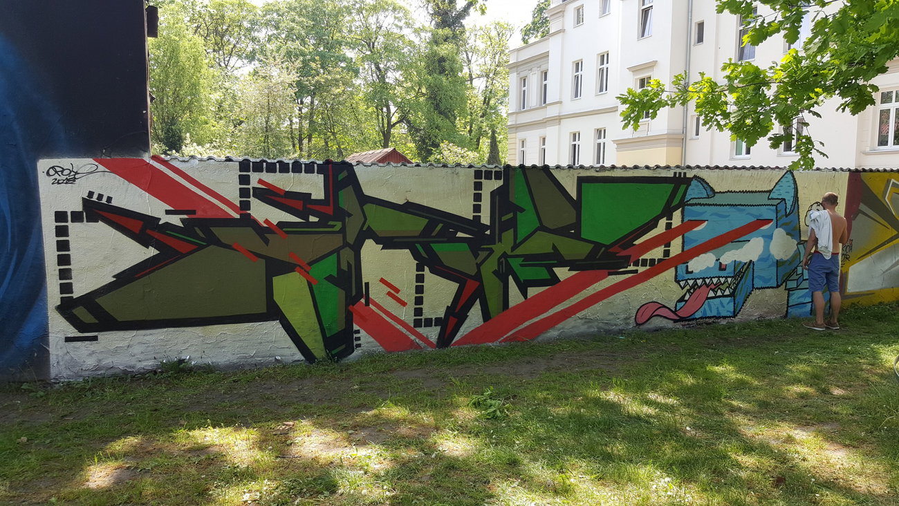 Graffiti Wall - Photo by mini