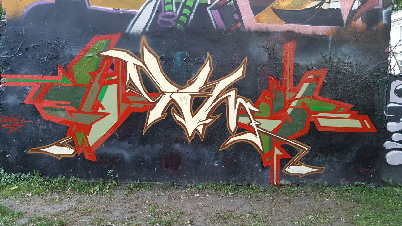 Graffiti Wall - Photo by mini