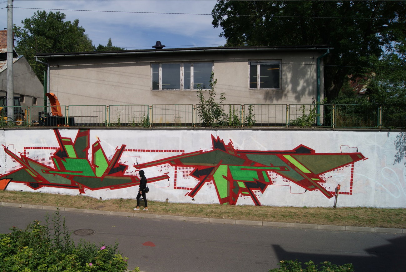 Graffiti Wall - Photo by mini