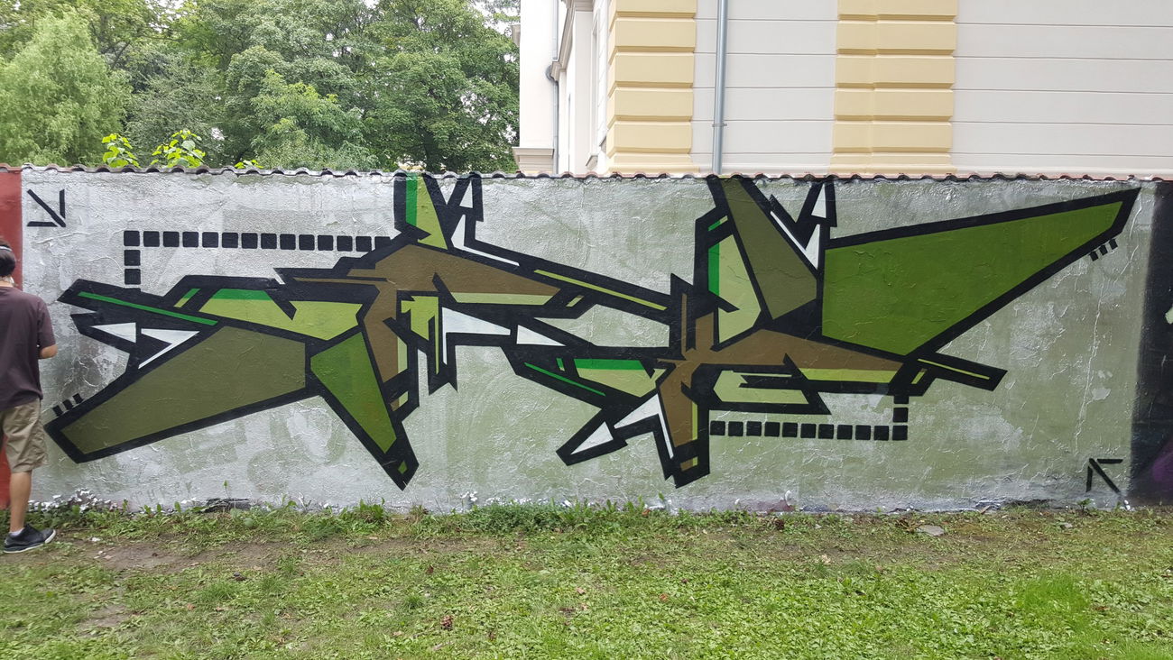 Graffiti Wall - Photo by mini