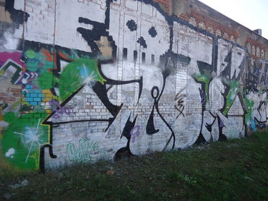 Graffiti Bombing - Photo by mioer - MioeR
