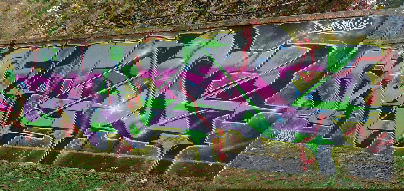 Graffiti Wall - Photo by mioer - mioemioer