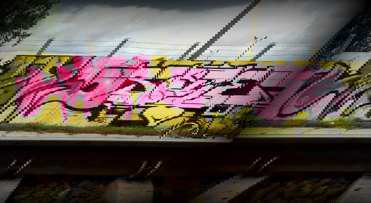 Graffiti Wall - Photo by mioer - mioer, somer